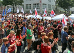 Spiegelbarrikaden beim Demonstrationszug durch Dortmund
