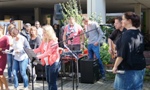 Auch einige LehrerInnen des Westfalen-Kollegs leisteten ihren Beitrag zur musikalischen Unterhaltung
